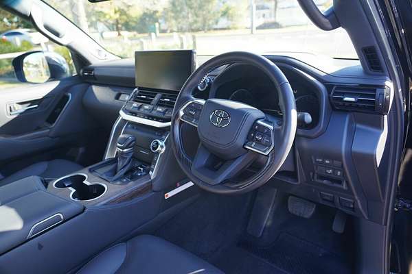 2023 Toyota Landcruiser Sahara FJA300R