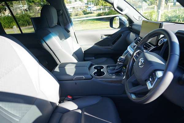 2023 Toyota Landcruiser Sahara FJA300R