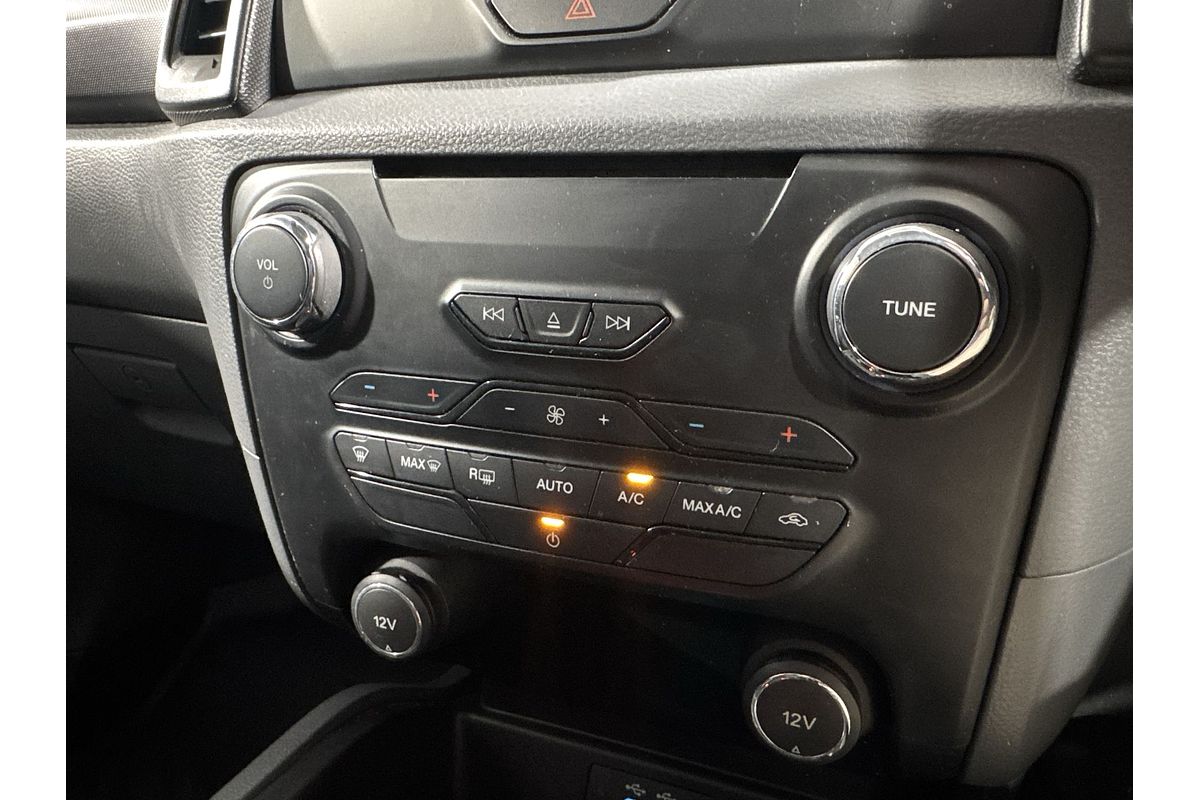 2017 Ford Everest Ambiente UA 3.2L