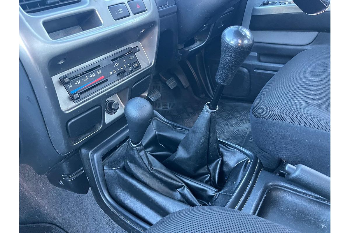 2013 Nissan Navara ST-R D22 4X4