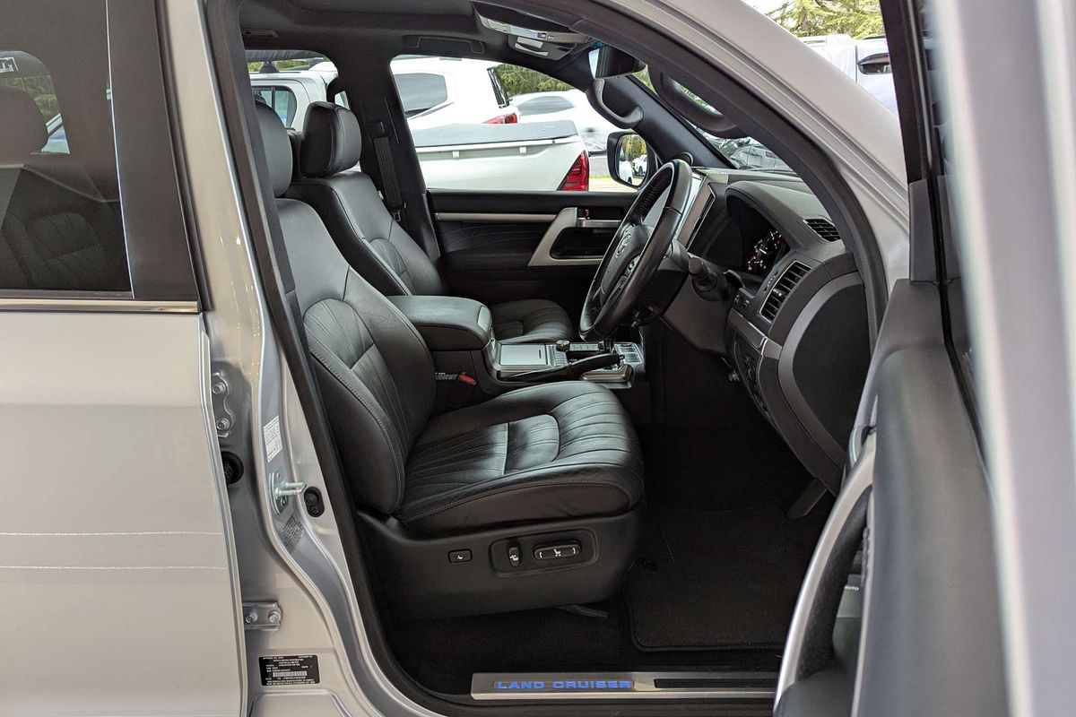 2020 Toyota Landcruiser Sahara VDJ200R