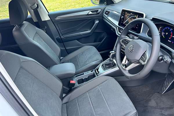 2025 Volkswagen T-Roc 110TSI Style D11