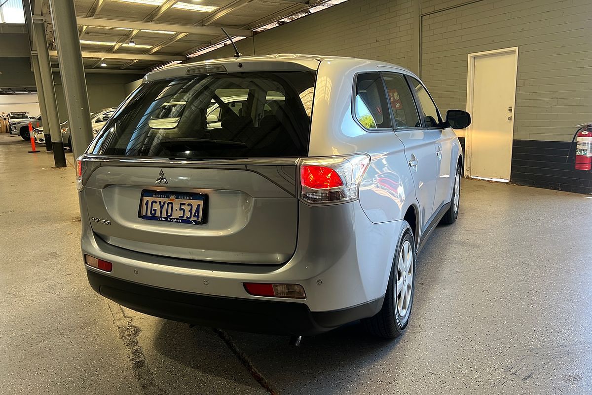 2013 Mitsubishi Outlander ES ZJ