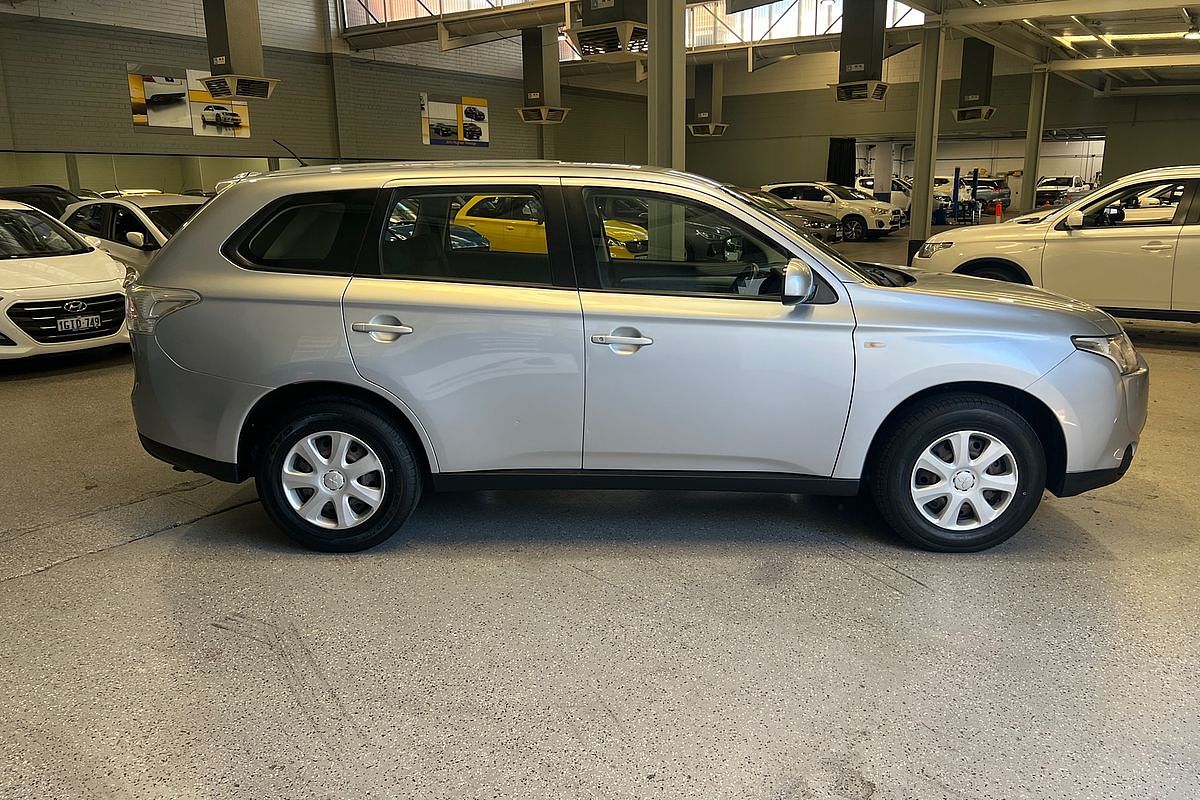 2013 Mitsubishi Outlander ES ZJ