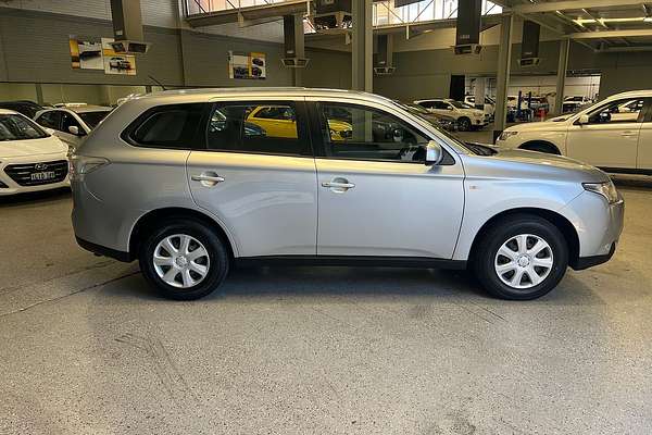 2013 Mitsubishi Outlander ES ZJ