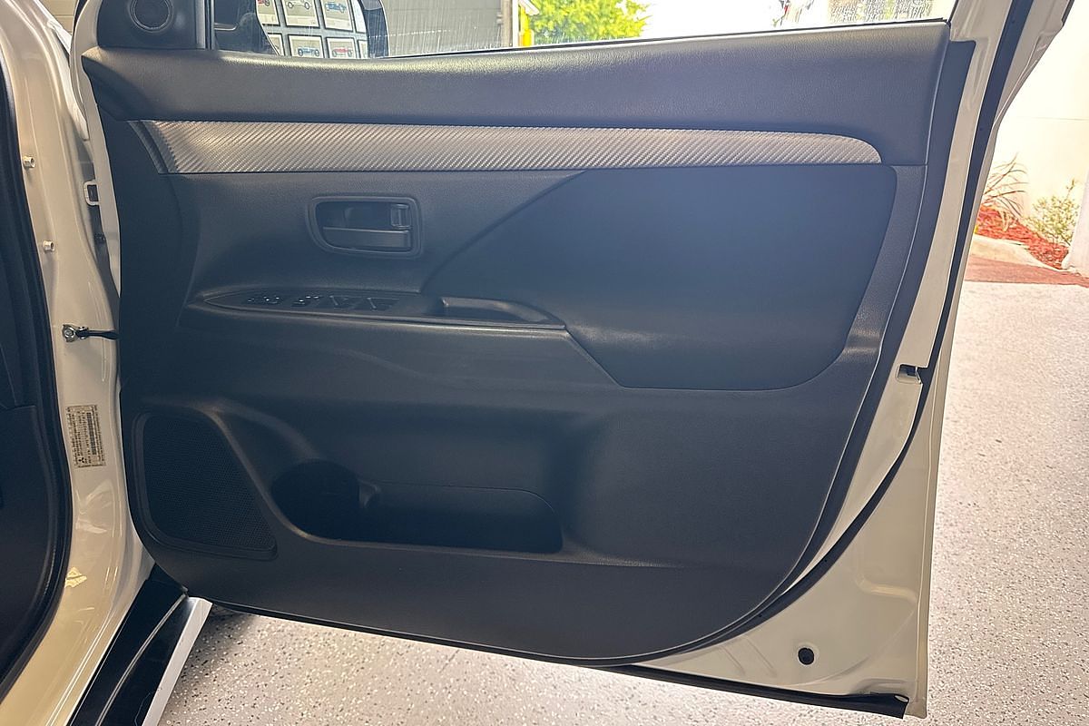 2014 Mitsubishi Outlander ES ZJ