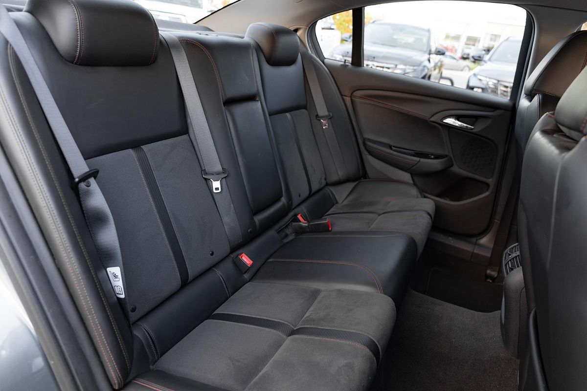 2016 Holden Commodore SV6 Black VF Series II