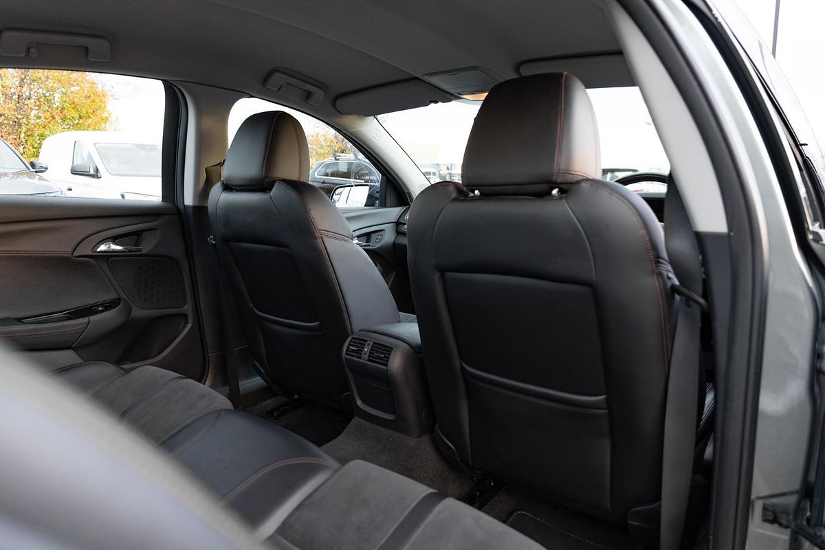 2016 Holden Commodore SV6 Black VF Series II