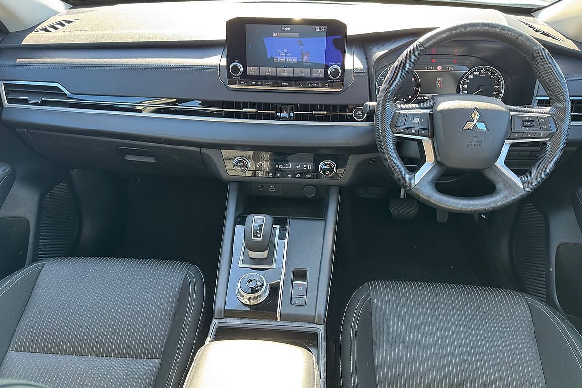 2023 Mitsubishi Outlander ES ZM
