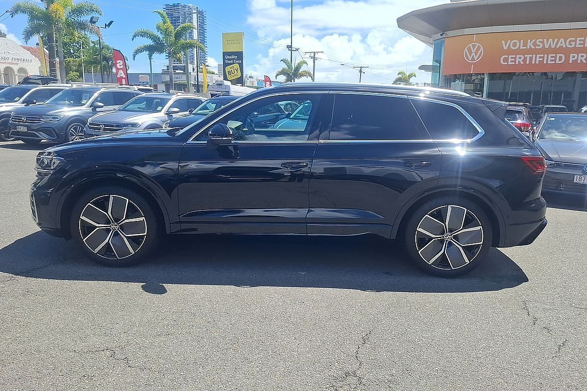 2024 Volkswagen Touareg 210TDI R-Line RC