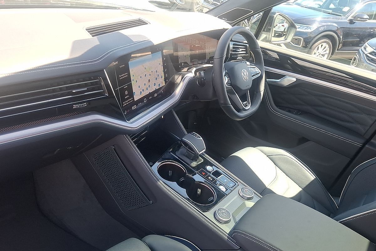 2024 Volkswagen Touareg 210TDI R-Line RC