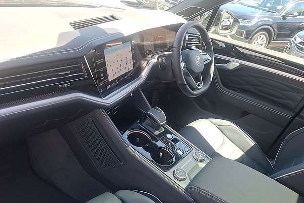 2024 Volkswagen Touareg 210TDI R-Line RC