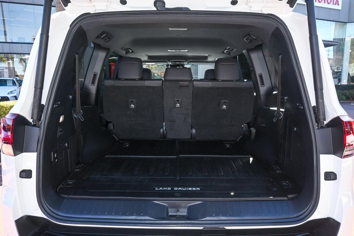 2023 Toyota Landcruiser Sahara FJA300R