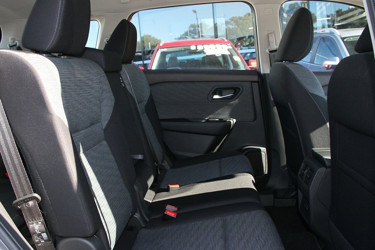 2024 Nissan X-TRAIL ST T33