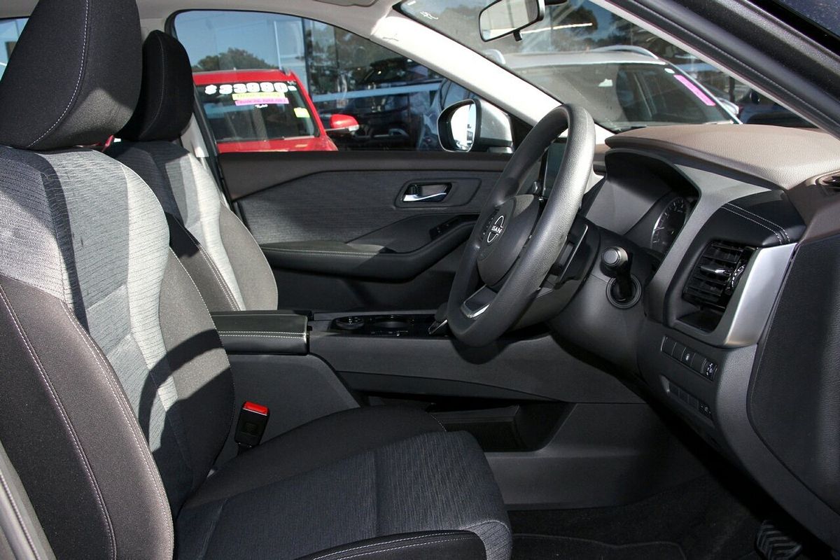 2024 Nissan X-TRAIL ST T33