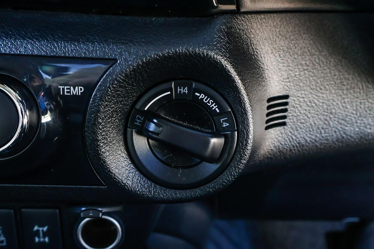 2020 Toyota Hilux SR5 GUN126R 4X4
