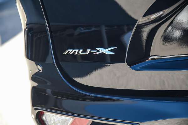2025 Isuzu MU-X X-TERRAIN