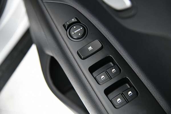 2023 Kia Stonic S YB