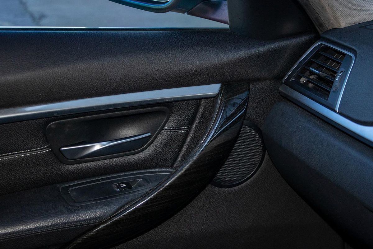 2015 BMW 3 Series 330i Luxury Line F30 LCI