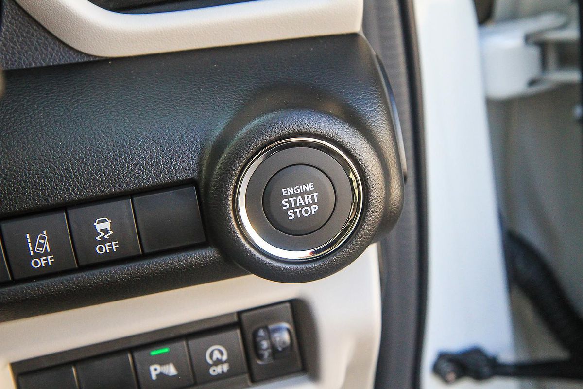 2025 Suzuki Swift Hybrid Plus UZ