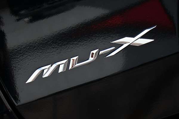 2025 Isuzu MU-X X-TERRAIN