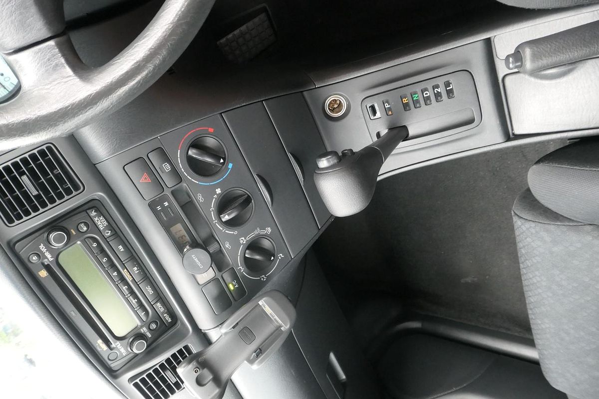 2004 Toyota Corolla Ascent ZZE122R