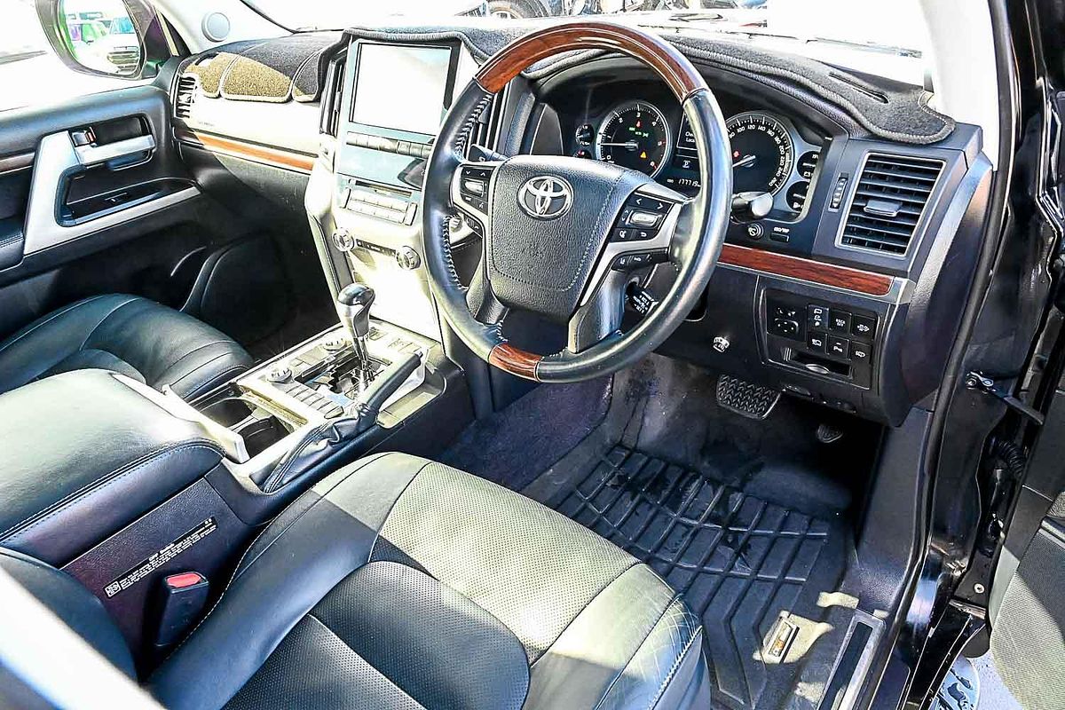2017 Toyota Landcruiser Sahara VDJ200R