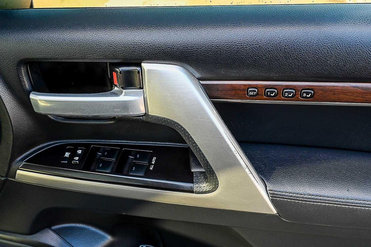 2017 Toyota Landcruiser Sahara VDJ200R