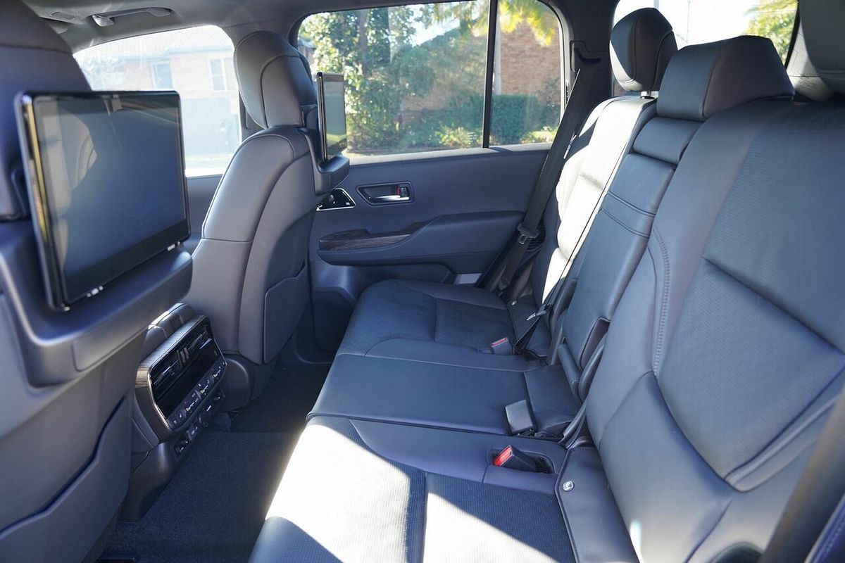 2023 Toyota Landcruiser Sahara FJA300R