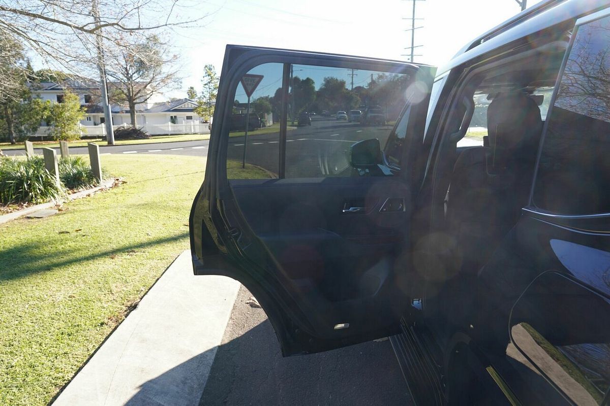2023 Toyota Landcruiser Sahara FJA300R