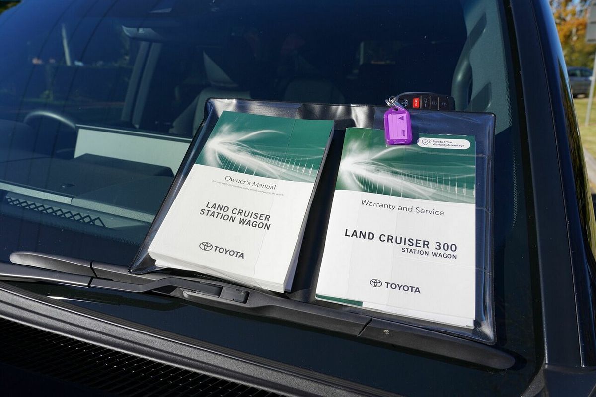 2023 Toyota Landcruiser Sahara FJA300R