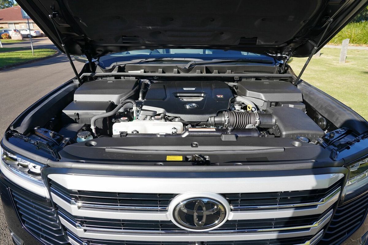 2023 Toyota Landcruiser Sahara FJA300R