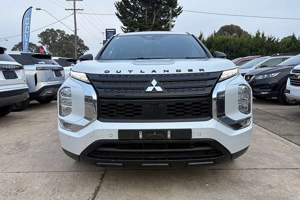 2023 Mitsubishi Outlander LS Black Edition ZM