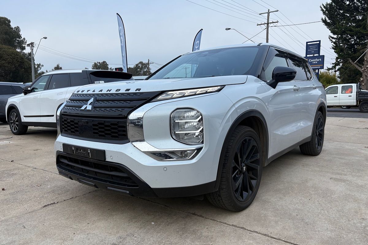 2023 Mitsubishi Outlander LS Black Edition ZM