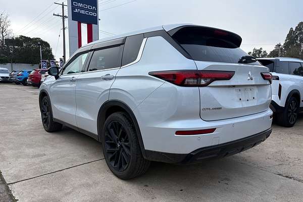 2023 Mitsubishi Outlander LS Black Edition ZM
