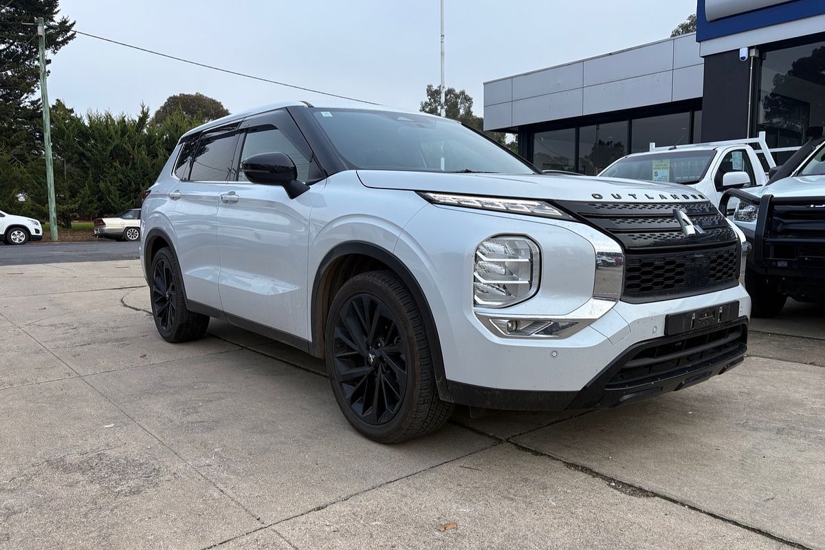 2023 Mitsubishi Outlander LS Black Edition ZM