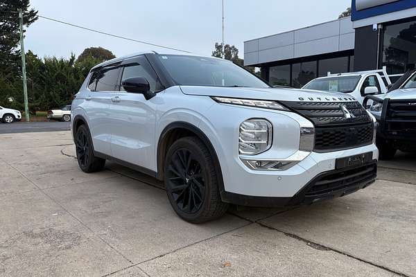 2023 Mitsubishi Outlander LS Black Edition ZM