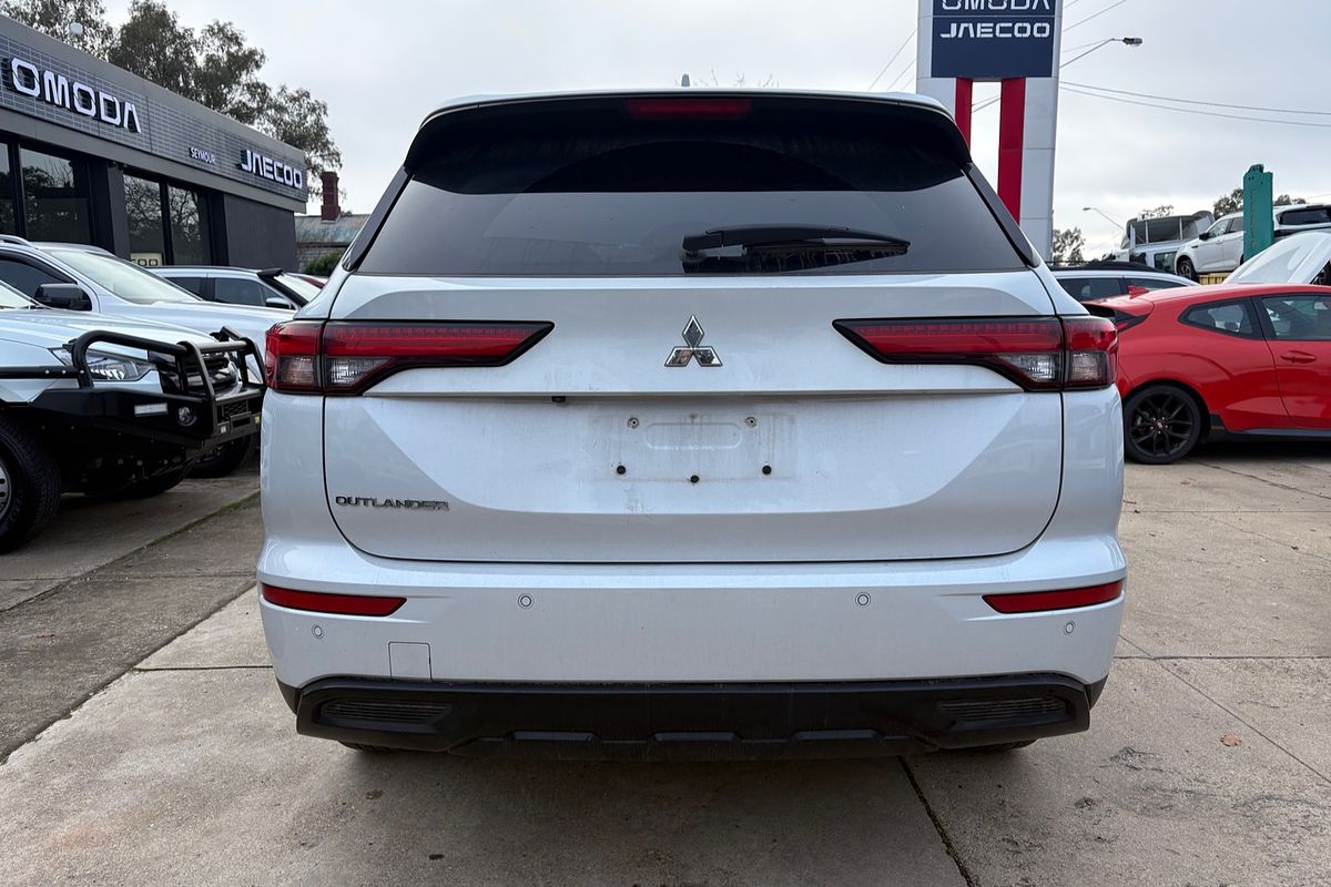 2023 Mitsubishi Outlander LS Black Edition ZM