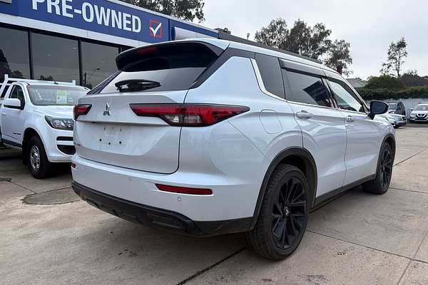 2023 Mitsubishi Outlander LS Black Edition ZM