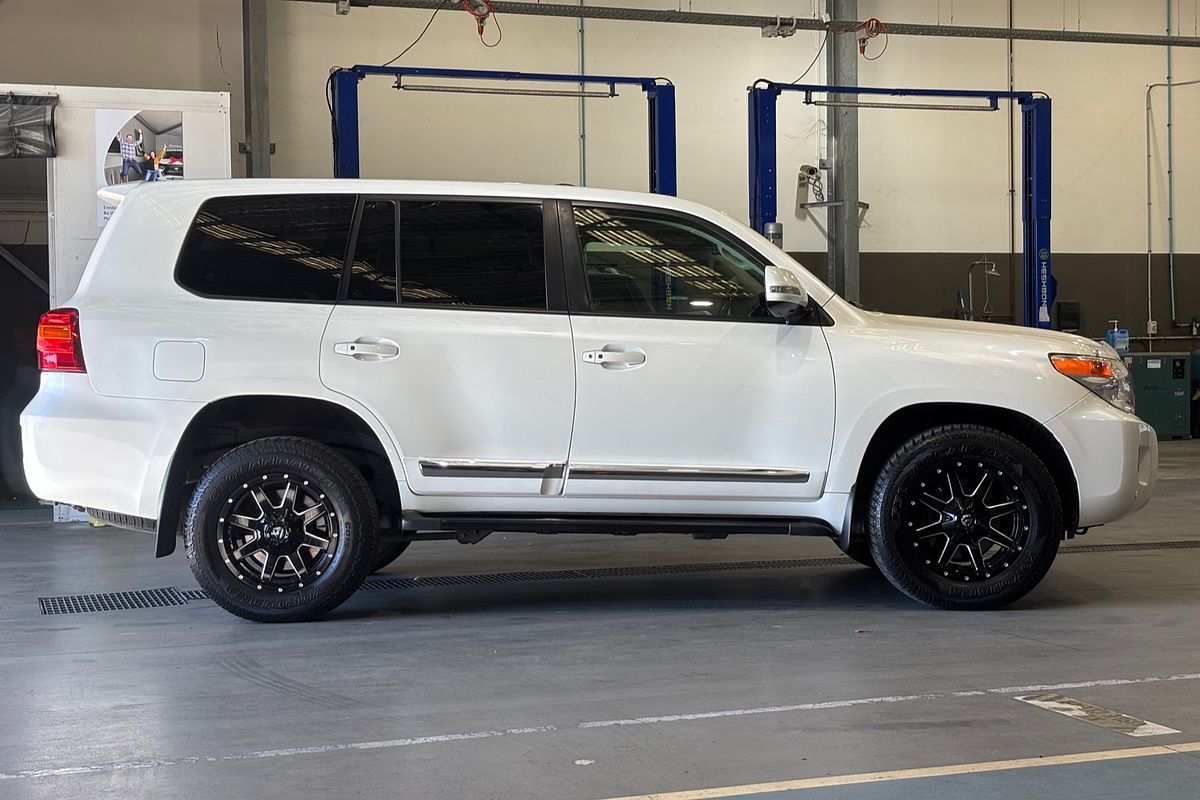 2014 Toyota Landcruiser Sahara VDJ200R
