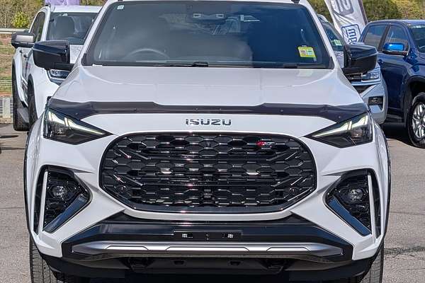 2025 Isuzu MU-X X-TERRAIN