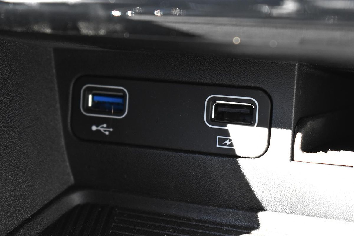 2025 Mahindra XUV700 AX7L
