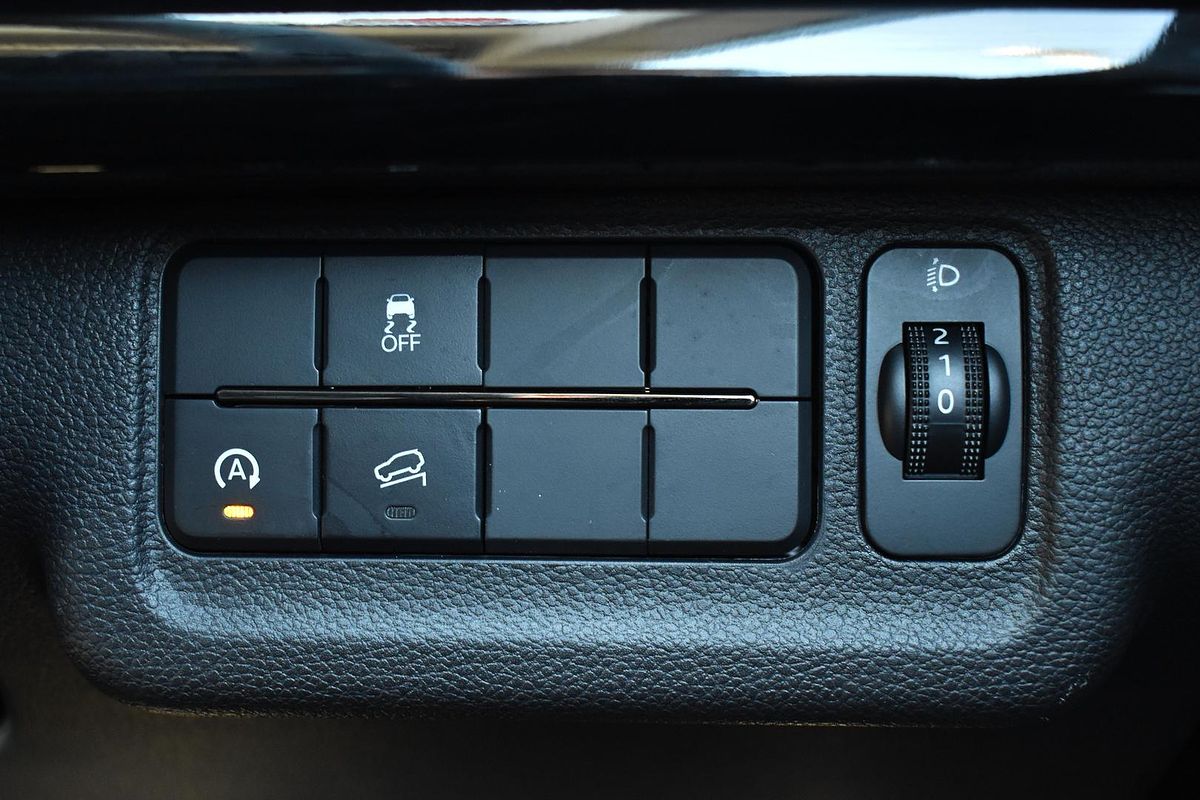2025 Mahindra XUV700 AX7L