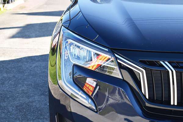 2025 Mahindra XUV700 AX7L
