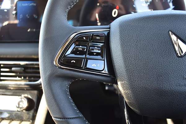 2025 Mahindra XUV700 AX7L