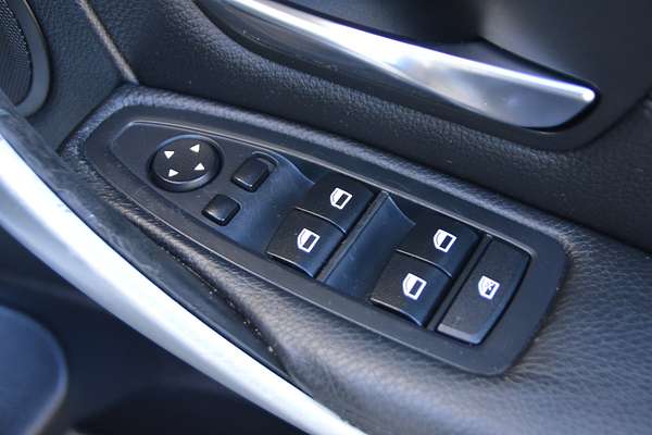 2014 BMW 3 Series 316i Sport Line F30