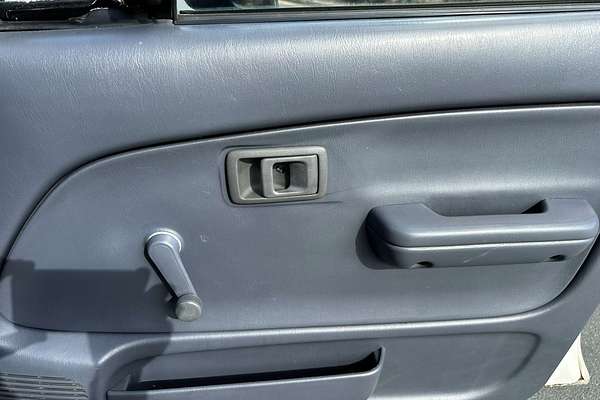 2004 Toyota Hilux RZN149R Rear Wheel Drive