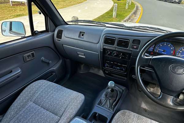 2004 Toyota Hilux RZN149R Rear Wheel Drive