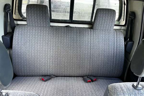2004 Toyota Hilux RZN149R Rear Wheel Drive