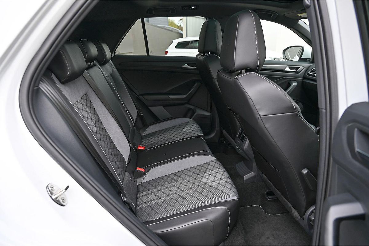 2025 Volkswagen T-Roc 140TSI R-Line D11